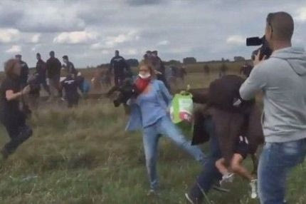 Η τύχη χαμογέλασε στον μικρό πρόσφυγα που κλώτσησε η εικονολήπτρια