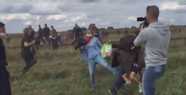 Η τύχη χαμογέλασε στον μικρό πρόσφυγα που κλώτσησε η εικονολήπτρια