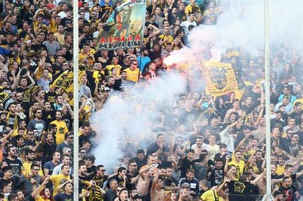 Αποδοκιμασίες στην αποστολή της ΑΕΚ