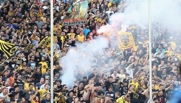 Αποδοκιμασίες στην αποστολή της ΑΕΚ