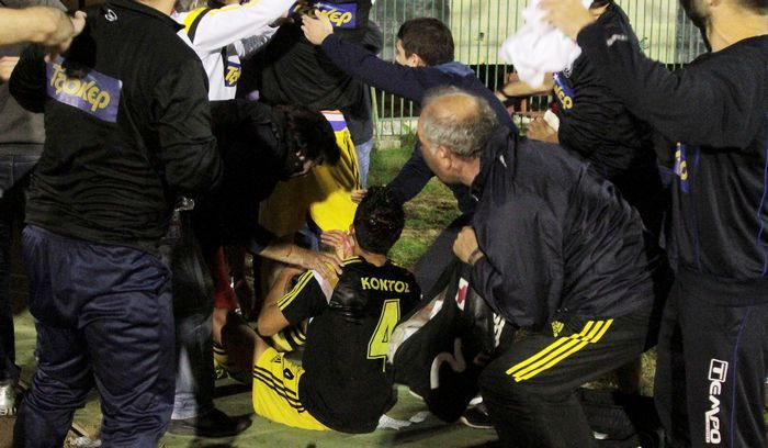 Σοκαριστικές εικόνες: Αιμόφυρτος στο έδαφος παίκτης της Αναγέννησης