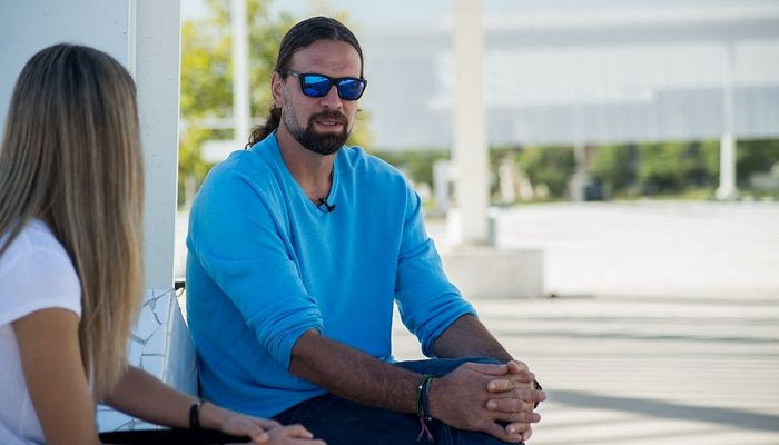 Η συνέντευξη του Αλβέρτη στο Contra.gr κεντρικό θέμα στην ΕΡΤ