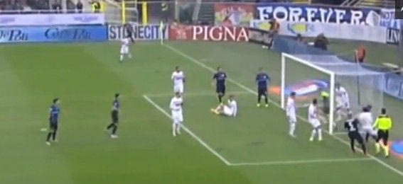 Γκολ με απευθείας εκτέλεση κόρνερ ο Γκόμες