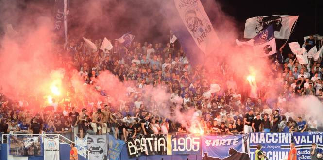 Χούλιγκαν της Μπαστιά τραυμάτισαν 12 αστυνομικούς