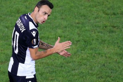 Το χειροκρότημα και οι γυρισμένες πλάτες