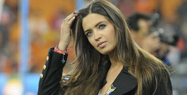 Τούρτα στο πρόσωπο της Καρμπονέρο