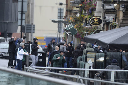 Άγριο ξύλο μεταξύ οπαδών της Μάντσεστερ Σίτι και της Σεβίλλης!