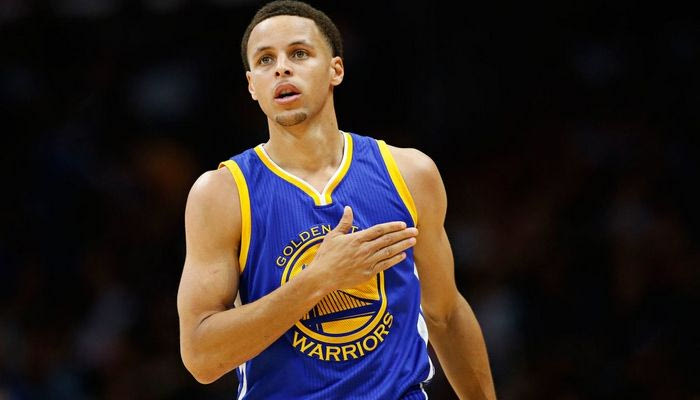 Σκληρή απάντηση από Κάρι στους επικριτές