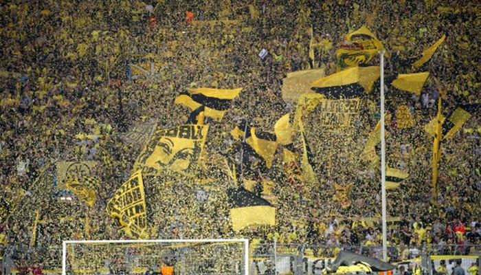 Πανό κατά της κάρτας φιλάθλου από τους οπαδούς της Ντόρτμουντ