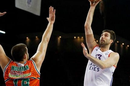 Αντίπαλοι Ολυμπιακού: “Μαχαιριά” για την Εφές, “πλέι μέικερ” ο Μπουρούσης, με φόρα η Μιλάνο