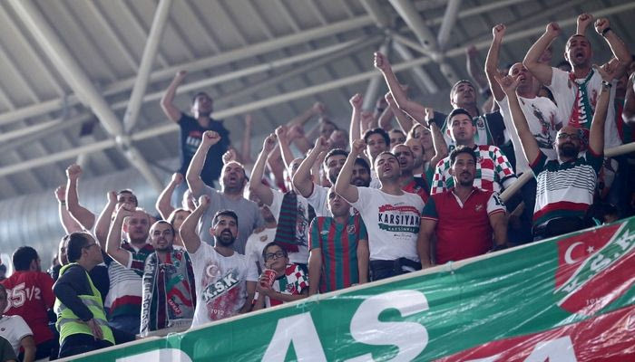 Μαχαίρωσαν Τούρκους οπαδούς έξω από το ΟΑΚΑ!