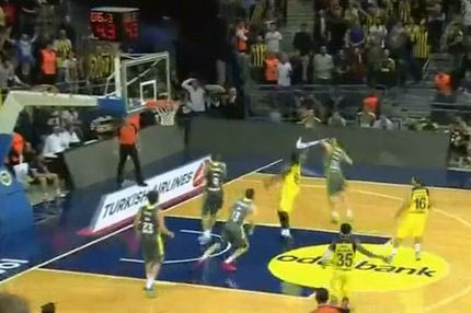 VIDEO: Το απίθανο καλάθι στο Φενέρ-Ρεάλ με τον… άγνωστο σκόρερ