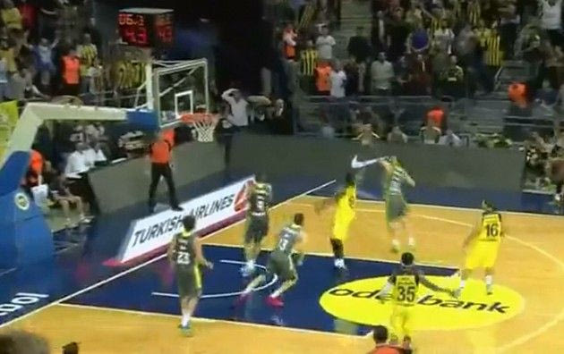 VIDEO: Το απίθανο καλάθι στο Φενέρ-Ρεάλ με τον… άγνωστο σκόρερ