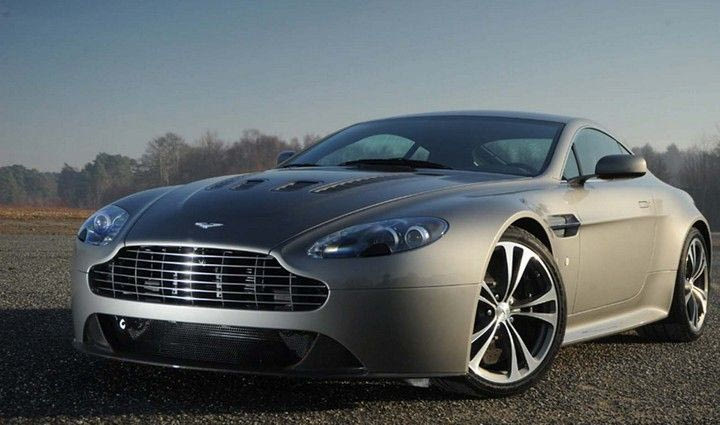 Σοφέρ για Άστον Μάρτιν ψάχνει ο Φάμπρεγας