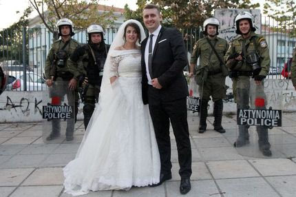 Άφησαν το γάμο και πήγαν στην Τούμπα!
