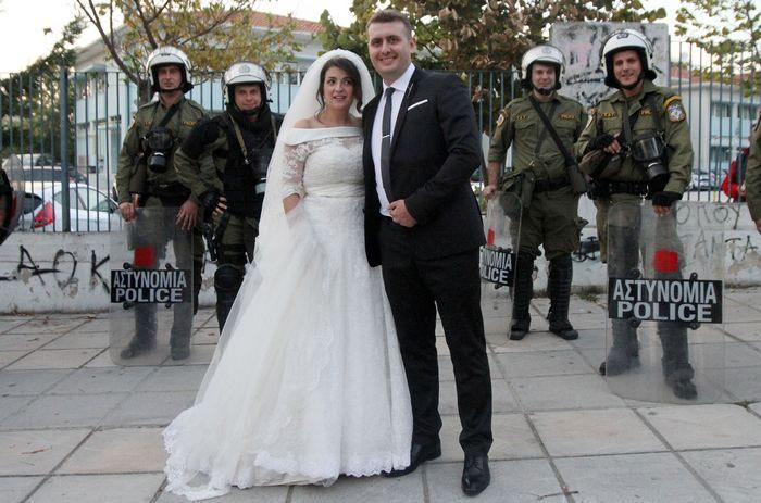 Άφησαν το γάμο και πήγαν στην Τούμπα!