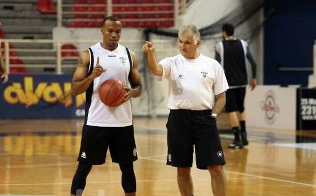 VIDEOS: Ο Σούλης παραδίδει μαθήματα στον Χάτσερ