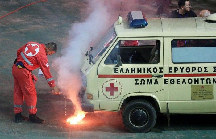 Καπνογόνα και διακοπή στην Τούμπα