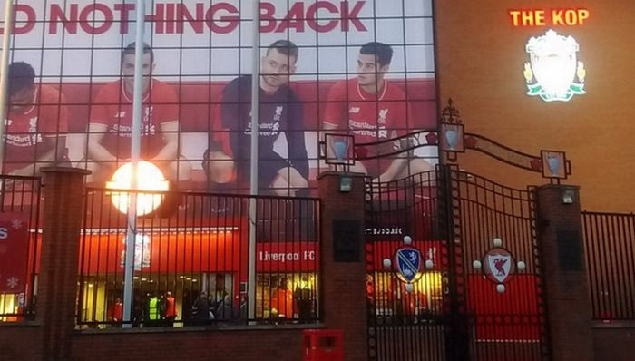 Εκκενώθηκε το Άνφιλντ για λόγους ασφαλείας