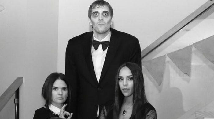 Ο Νοβίτσκι ντύθηκε “Addams Family”
