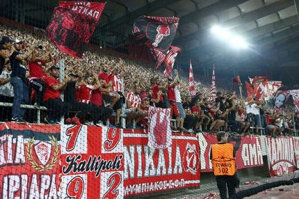 Οπαδός έπεσε από τις εξέδρες στο “Γ. Καραϊσκάκης”!