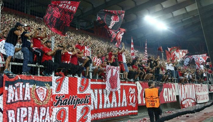 Οπαδός έπεσε από τις εξέδρες στο “Γ. Καραϊσκάκης”!