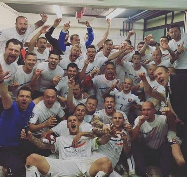 Ο Μακ και οι πανηγυρισμοί στα αποδυτήρια της Σλοβακίας