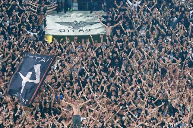 Χειροκρότησαν τους παίκτες οι φίλοι του ΠΑΟΚ