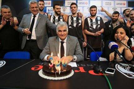 Έσβησε τούρτα ο Μαρκόπουλος: “Είμαι συγκινημένος…”