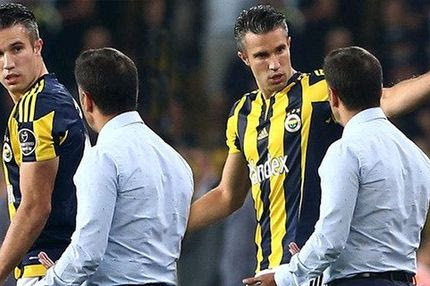 Aλλάζει σύστημα για να ικανοποιήσει τον φαν Πέρσι ο Περέιρα