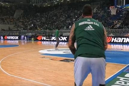 Τρίποντο πίσω από την μπασκέτα αλά Μπερντ ο Ραντούλιτσα