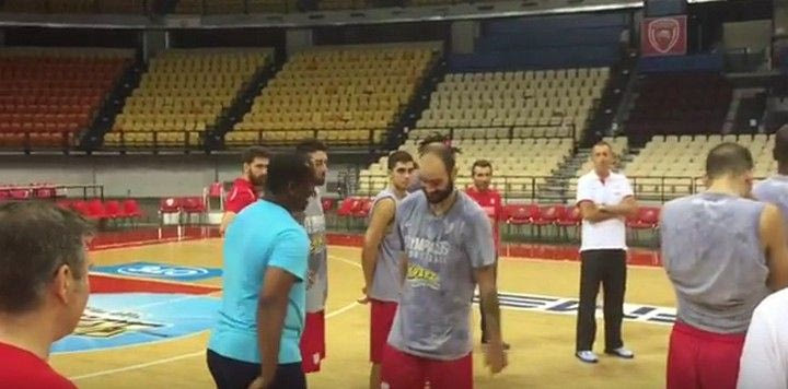 VIDEO: Η ηγετική ομιλία του Ρίβερς στους παίκτες του Ολυμπιακού