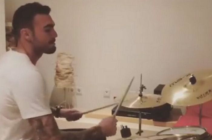Κορυφαίος και στα drums ο Ρομπέρτο