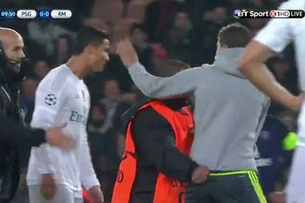 Εισβολή για μια αγκαλιά στον Ρονάλντο