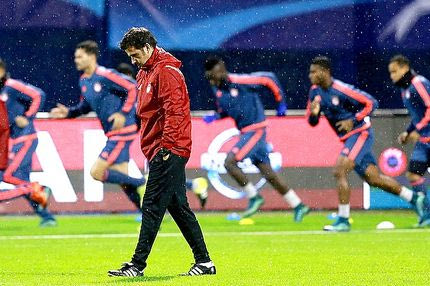 Προπόνηση υπό βροχή για τον Ολυμπιακό στο “Μάξιμιρ”