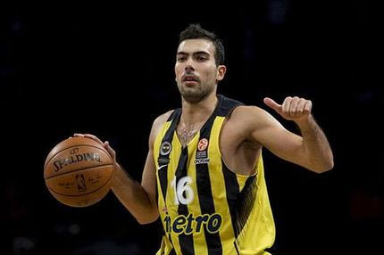 VIDEO: Αλλού κοίταζε, αλλού έδωσε ο Σλούκας σε μια απίθανη φάση