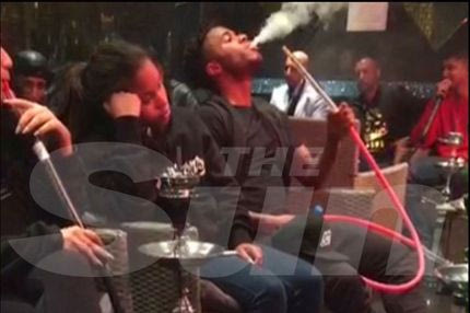 Θεριακλής ο Στέρλινγκ πιάστηκε να ξανακαπνίζει