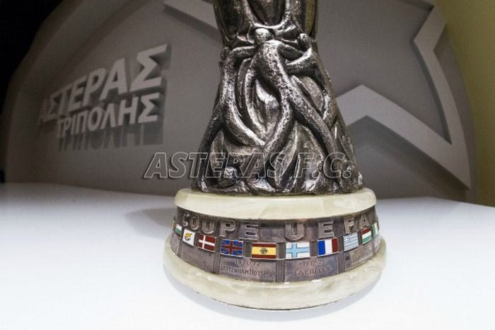 Το τρόπαιο του Europa League στην Τρίπολη
