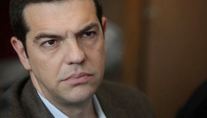 Στο σπίτι του Τσίπρα οπαδοί του Παναθηναϊκού, επεισόδια στους γύρω δρόμους!