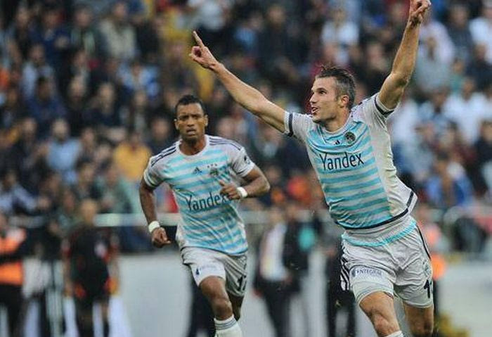 Ο Φαν Πέρσι έσωσε με γκολάρα τη Φενέρμπαχτσε