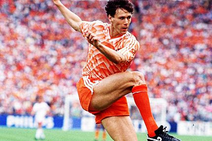 Φαν Μπάστεν: Μία ξεχωριστή καριέρα μέσα από 10 γκολ