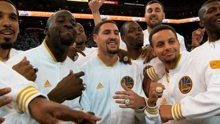 Παρέλαβαν τα δαχτυλίδια τους οι Γουόριορς