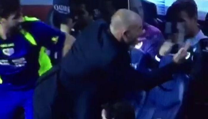 Επεισόδιο του Χέμεθ με φιλάθλους της Μπαρτσελόνα