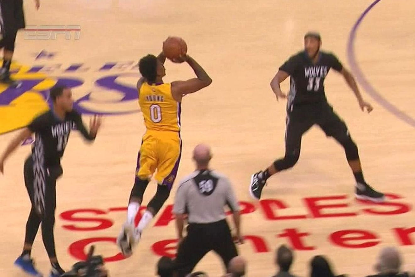 Τρομερό buzzer-beater για τους Λέικερς ο Γιανγκ