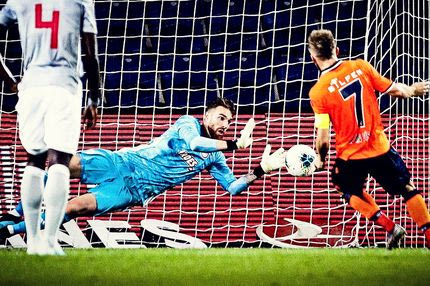 Ο Σα βγήκε από το ντους για να πιάσει το πέναλτι