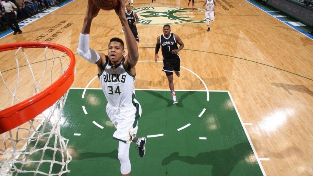 Εντυπωσιακό κάρφωμα από τον Αντετοκούνμπο