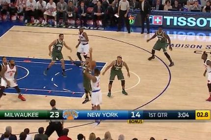 Το εντυπωσιακό κόψιμο του Αντετοκούμπο στον Ντέρικ Ουίλιαμς