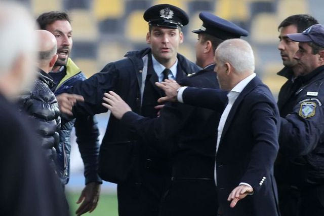 Ένταση και παράπονα για τη διαιτησία στο “Βικελίδης”