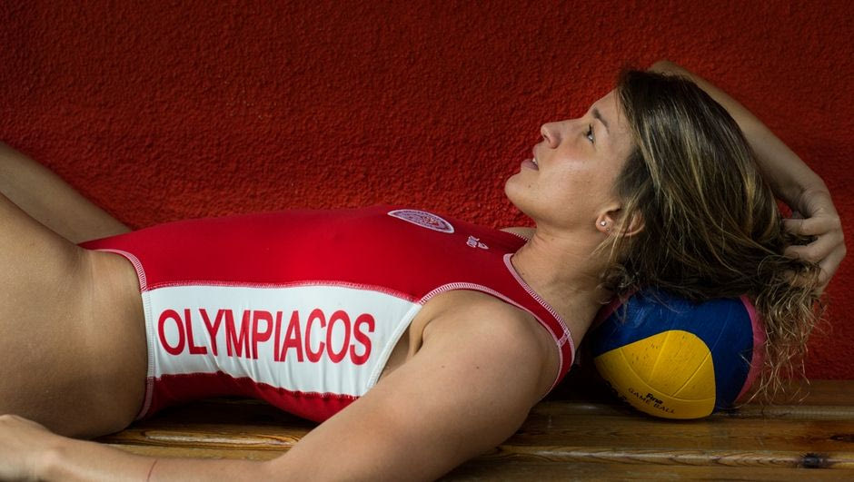 Η Αλεξάνδρα Ασημάκη στο Contra.gr: Στην πισίνα με την Αριάνα