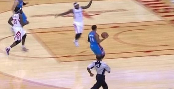 Έκανε έξι βήματα και το καλάθι μέτρησε κανονικά!